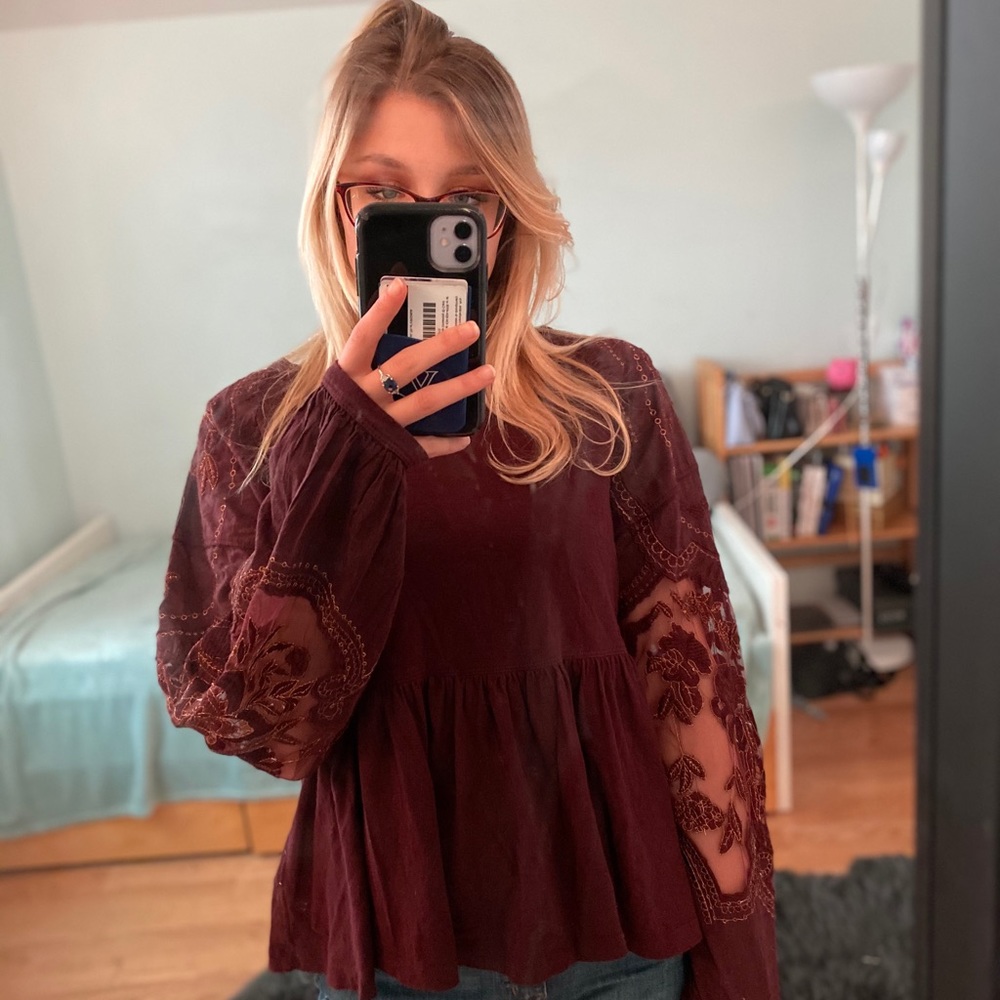 Free people balloon sleeve top!